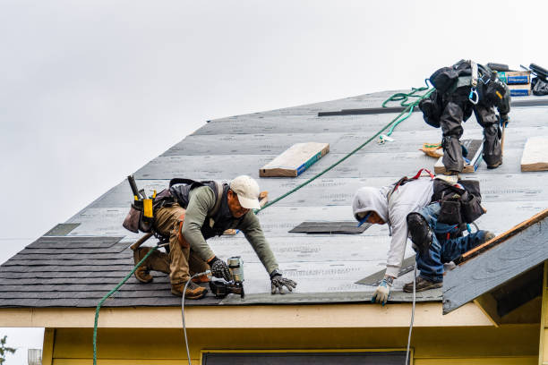 Professional Emergency Roof Repair technician working in Como, NC